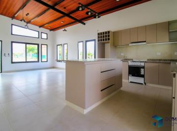 Casa · 180m² · 3 Dormitorios · 2 Cocheras · Venta Casa en Barrio Privado La Verbena