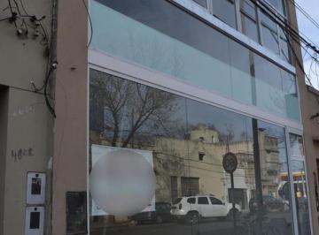 Local comercial · 143m² · 1 Ambiente · Venta o Alquiler Importante Local Comercial 2 Plantas.
