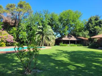 Casa · 350m² · 5 Ambientes · Venta de Casa en Bella Vista