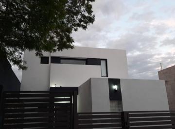 443f254f-f868-4db2-908c-3f1367ae280c.jpeg · Hermosa Casa en Venta en Altos de La Calera | 4 Dorm. | 3 Baños | Playroom ✨