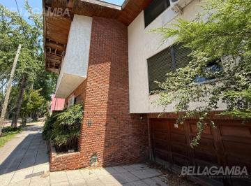 Casa · 271m² · 5 Ambientes · 2 Cocheras · Casa Venta Vicente Lopez 5 Ambientes