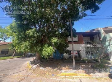 PH · 213m² · 5 Ambientes · 1 Cochera · PH en Venta Martinez