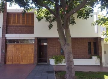 Casa · 217m² · 7 Ambientes · 1 Cochera · Casa en Venta