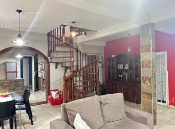 Casa · 270m² · 5 Dormitorios · 4 Cocheras · Casa Ambientes, Venta, Centro en Francisco Álvarez
