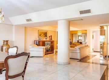 Departamento · 235m² · 5 Ambientes · 2 Cocheras · Departamento de 4 Dorm. con Patio, Parrillero y 2 Cocheras a m del Monumento