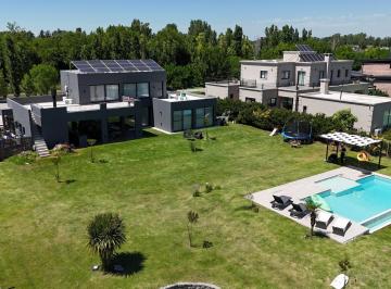 Casa · 199m² · 5 Ambientes · 2 Cocheras · Casa con Lote a La Laguna - Chacras de La Reserva - Campana