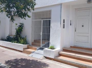 Casa de 14 ambientes, Córdoba · Oportunidad Amplio Gran Patio/ Oficinas/ Excelente Ubicacion