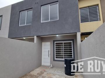 Casa · 81m² · 3 Ambientes · 1 Cochera · Duplex en Venta en Quilmes Oeste