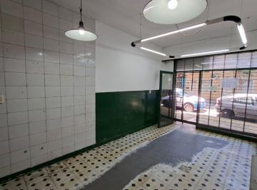 Local comercial · 51m² · 1 Ambiente · A Media Cuadra de Av Maipú, Local de 3x17 m con Baño