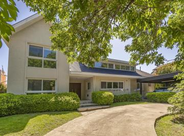 Casa · 355m² · 6 Ambientes · 2 Cocheras · Venta Casa de 3 Dorm. en El Olivos Golf Club con Impcatante Vista Al Hoyo 11