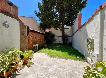 Casa · 190m² · 6 Ambientes · 1 Cochera · Venta Triplex / Jardín - Parrilla – Coghlan, Capital Federal