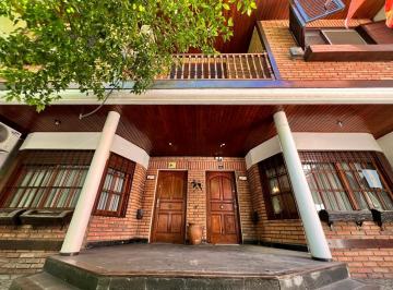 Casa · 190m² · 6 Ambientes · 1 Cochera · Venta Triplex / Jardín - Parrilla – Coghlan, Capital Federal