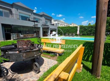 Casa de 5 ambientes, Pilar · Increible Casa en Venta de 5 Ambientes y Pileta Climatizada. Barrio Santa Guadalupe. Pilar