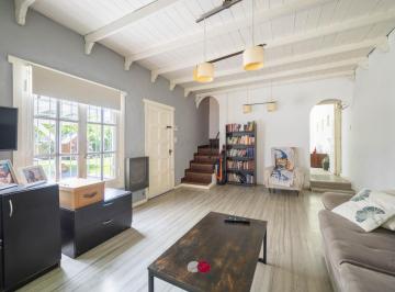 Casa · 250m² · 4 Ambientes · Unamuno 2136
