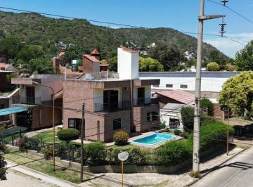 Casa de 6 ambientes, Villa Carlos Paz · Venta Casa Esquina de Categoria de 3 Dorm. en Barrio Residencial Costa Azul Sur
