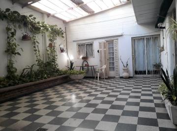 Casa de 6 ambientes, Rosario · Venta Casa Pb. 230 m². Tres Dorm.. Cochera. Patio. Amplios Ambientes.