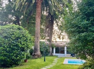 Casa · 250m² · 5 Ambientes · 3 Cocheras · Venta Casa 4 Ambientes, Lote 88,66x58, Banfield.