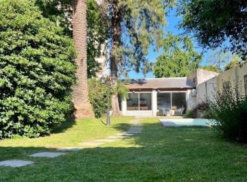 Casa · 250m² · 5 Ambientes · 3 Cocheras · Venta Casa 4 Ambientes, Lote 88,66x58, Banfield.