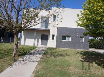 Casa · 170m² · 4 Ambientes · 1 Cochera · Venta Casa en El Cantón - Golf