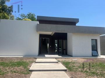 Casa · 168m² · 5 Ambientes · 3 Cocheras · Venta Casa en Santa Elisa - Lote Central Al Verde