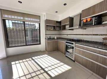 Casa · 163m² · 4 Ambientes · 1 Cochera · Casa Totalmente Reciclada a Pasos Av Calchaquí