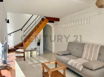 Casa · 62m² · 3 Ambientes · 1 Cochera · Duplex en Alquiler de Dos Dorm. en City Bell