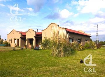 Casa · 237m² · 5 Ambientes · Casa en Estancia Benquerencia