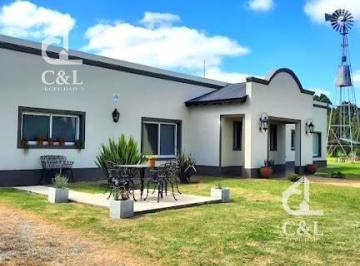 Casa · 150m² · 6 Ambientes · 1 Cochera · Casa en Estancia Benquerencia