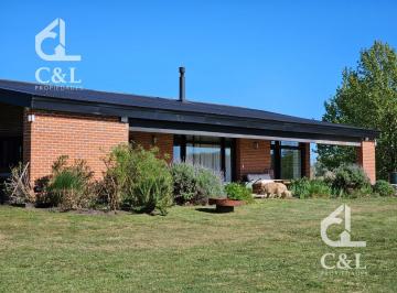 Casa · 124m² · 4 Ambientes · 2 Cocheras · Casa en Estancia Benquerencia