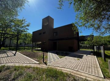 Casa · 140m² · 3 Ambientes · Venta Casa en Complejo Cerrado Villa Allende Golf