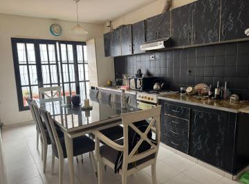 Casa · 81m² · 2 Dormitorios · 1 Cochera · Casa en Venta