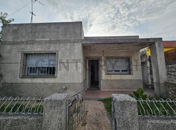 Casa · 100m² · 3 Ambientes · Venta de Casa a Reciclar Lote Propio Merlo Centro