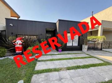 Casa · 96m² · 3 Ambientes · Muy Linda Casa en Venta en Barrio Laguna Azul