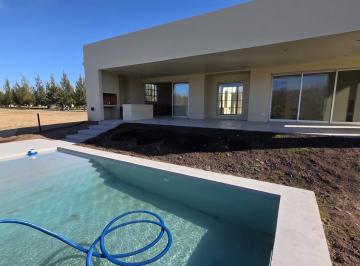 Casa · 163m² · 4 Ambientes · 2 Cocheras · Casa en Barrio Privado El Naudir