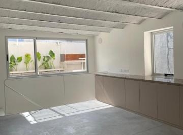 Casa · 102m² · 4 Ambientes · Venta Casa Reciclada de Pasillo de Tres Dorm. con Patio y Terraza en Zona Centro