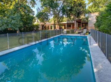 Casa · 178m² · 7 Ambientes · 4 Cocheras · Venta de Casa de 3 Dorm. en Olmos