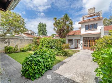 Casa · 233m² · 6 Ambientes · 1 Cochera · Venta - Casa 7 Ambientes - Parque - Chauvin