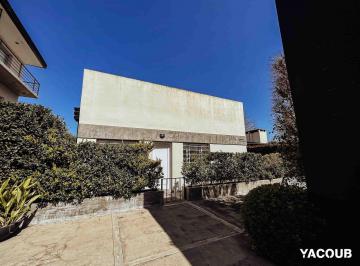Casa · 85m² · 3 Ambientes · 1 Cochera · Casa en Venta - 2 Dorm. 1 Baño - Cochera - 105 m² - City Bell