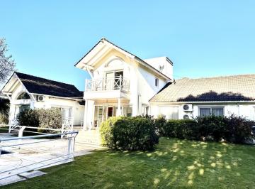 Casa · 320m² · 7 Ambientes · 2 Cocheras · Venta Casa en Country San Diego 6 Ambientes, Pileta, Quincho, 2 Cocheras Moreno