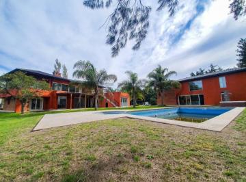 Casa · 560m² · 5 Dormitorios · Casa en Venta. Haras del Sur I