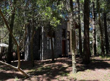 Casa · 4 Ambientes · Casa Para 7 Pasajeros Sobre Amplio Bosque Propio
