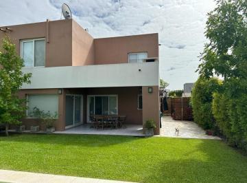 Casa · 120m² · 5 Ambientes · 2 Cocheras · Casa en Venta - 3 Dorm. 2 Baños - Tigre