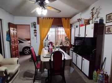 Casa · 126m² · 2 Dormitorios · 3 Cocheras · Propiedad con 3 Unidades y Renta Potencial - Alto Alberdi