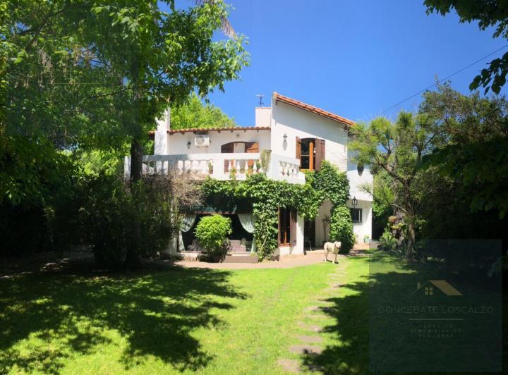 Casa · 779m² · 4 Ambientes · 1 Cochera