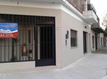 Casa · 130m² · 2 Dormitorios · 1 Cochera · PH en Esquina