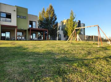 Casa · 120m² · 4 Ambientes · 2 Cocheras · Casa de 3 Dorm. con Costa de Lago en Club de Campo La Faustina