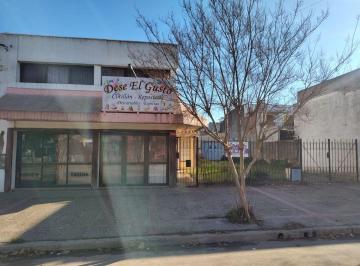 Casa de 5 ambientes, Comandante Nicanor Otamendi · Casa con Local Comercial - Otamendi