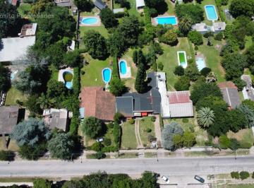 Quinta vacacional · 1100m² · 7 Ambientes · 2 Cocheras · Quinta en Graham Bell