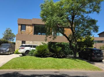 Casa · 400m² · 5 Ambientes · 5 Cocheras · Usd 625.000 Al Golf - 3 Dorm. + Dep + Parrilla 2 Piletas + Amarra