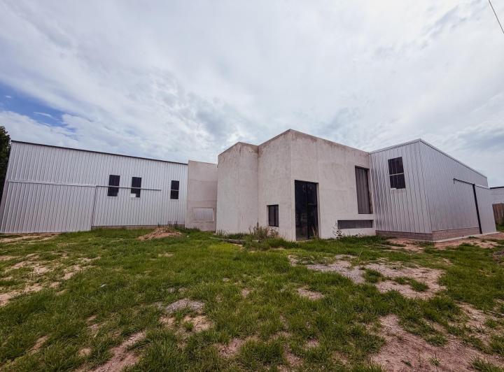 Bodega-Galpón · 1300m² · 4 Ambientes